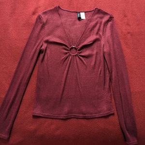 H&M Divided Burgundy Ribbed Long Sleeve V-neck Top w/ Silver Metal Circle Detail